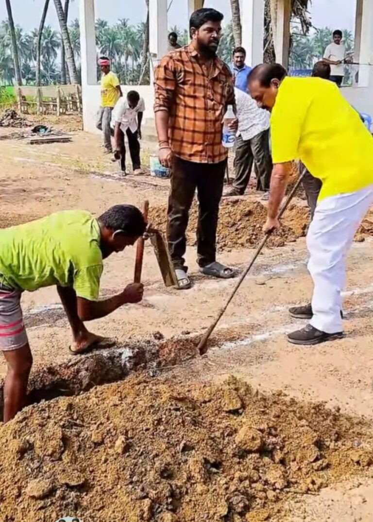 స్వగ్రామంలో మంత్రి శ్రమదానం.