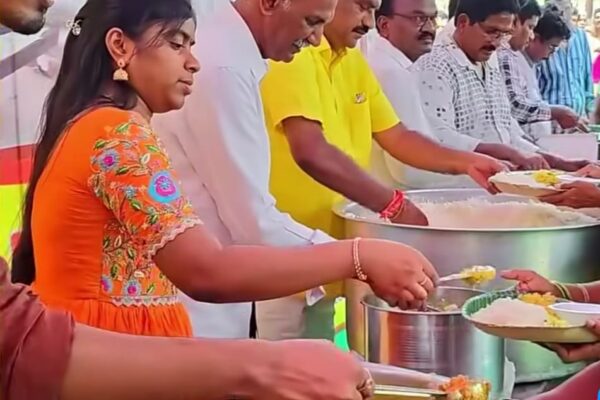 అన్నదాన కార్యక్రమం లో పాల్గొన్న శ్రీజ పవన్ దంపతులు