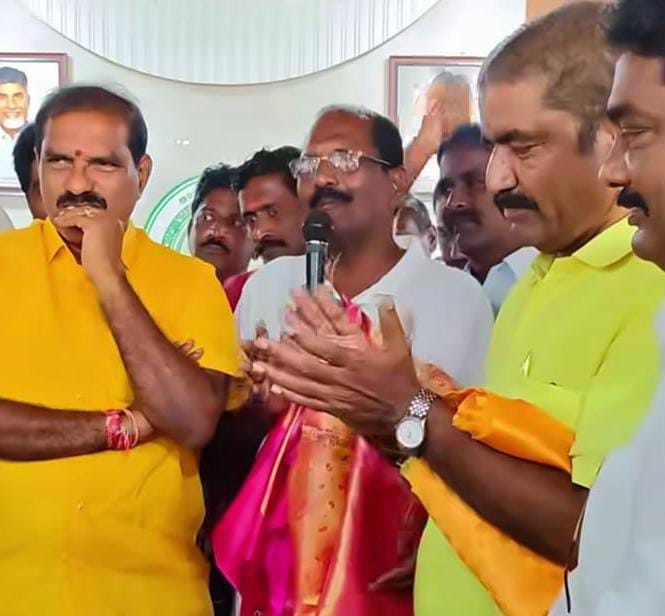 మంత్రి నిమ్మలతో గౌడ,శెట్టిబలిజ సోదరుల ఆత్మీయ సమావేశం.